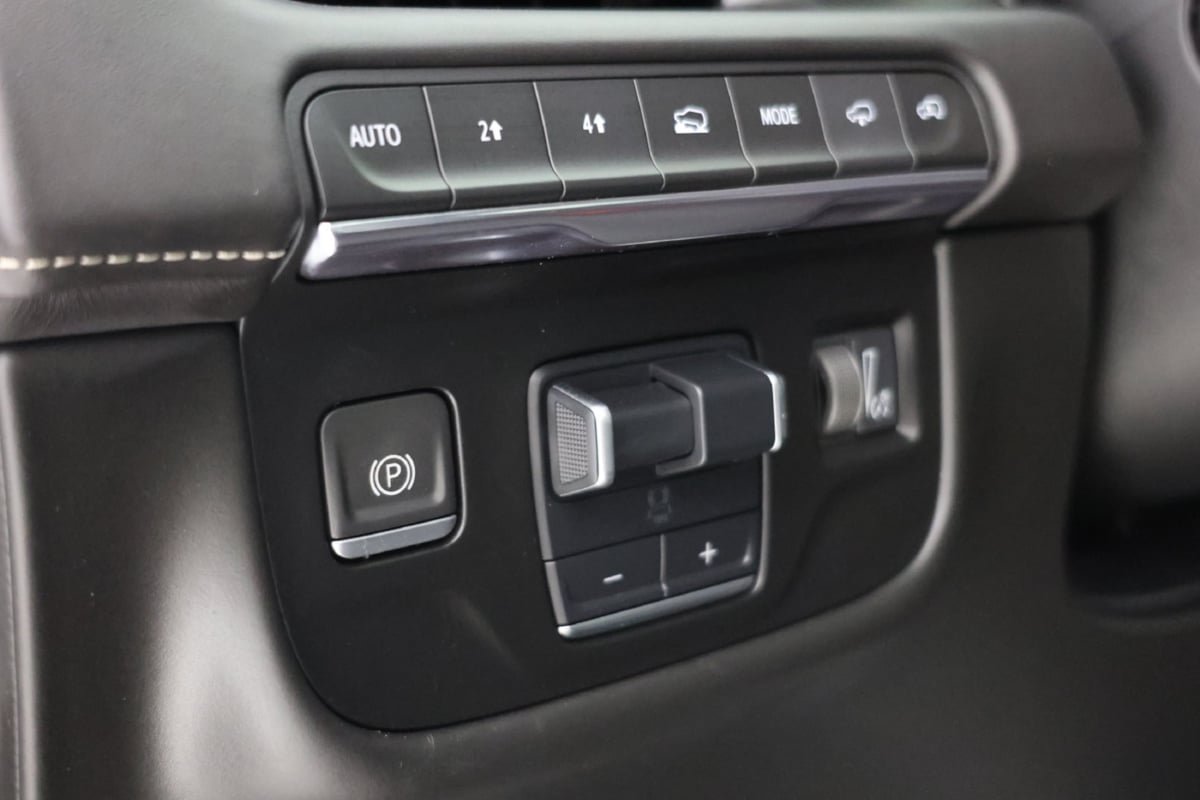 Used 2023 Cadillac Escalade ESV Sport Platinum w/ LPO, ONYX Package AWD/4WD image 19