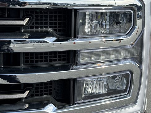 Used 2025 Ford F250 King Ranch w/ FX4 Off-Road Package image 6