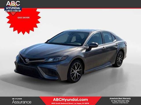 Used 2023 Toyota Camry SE image 1
