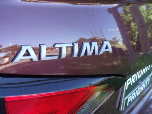Used 2025 Nissan Altima 2.5 SV FWD image 34