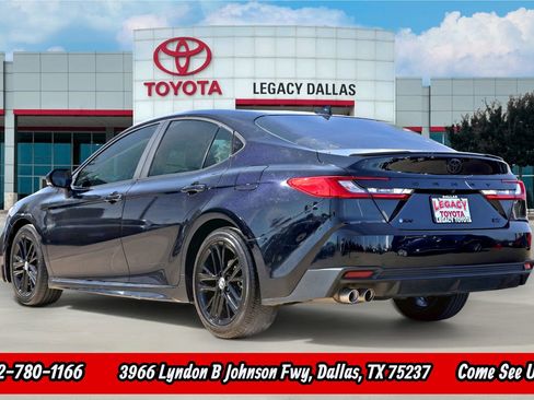 Used 2025 Toyota Camry SE image 8