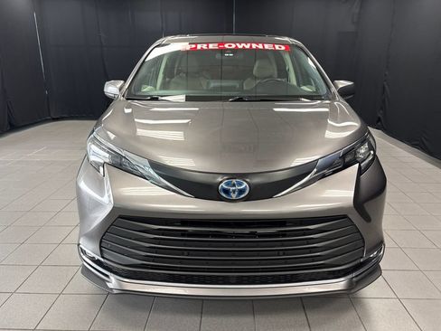 Used 2024 Toyota Sienna XLE FWD image 10