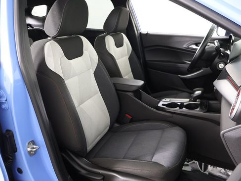 Used 2024 Chevrolet Trax RS w/ Sunroof Package FWD image 33
