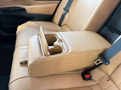 Used 2025 Lexus ES 300h Ultra Luxury w/ Accessory Package (Z2) FWD image 8