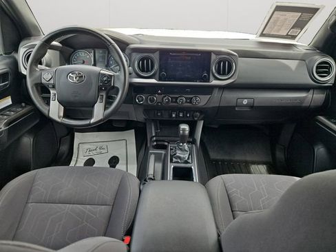 Certified 2019 Toyota Tacoma TRD Off-Road AWD/4WD image 17