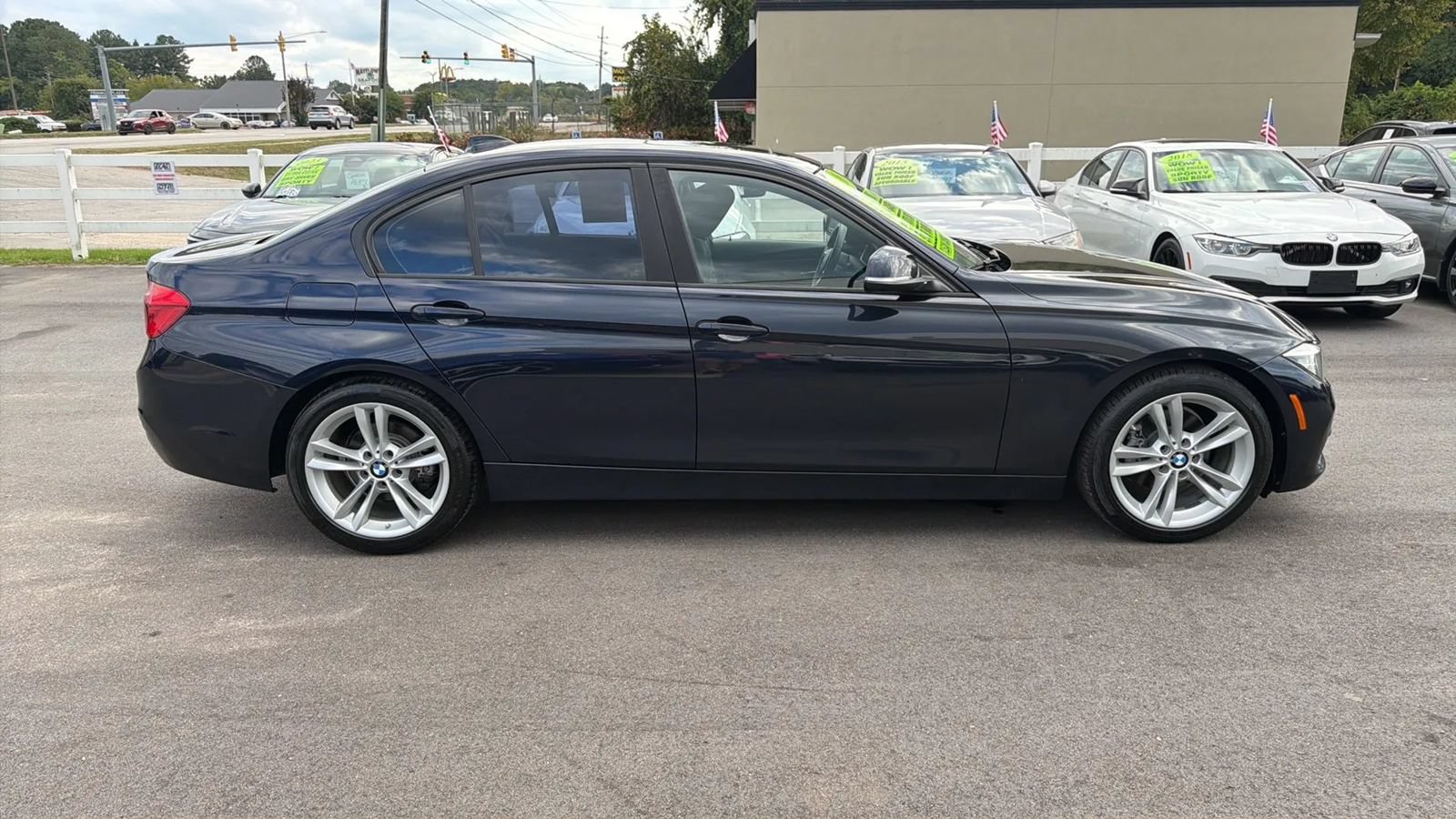 Used 2016 BMW 320i Sedan RWD image 2