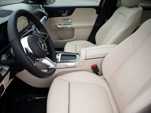 New 2026 Mercedes-Benz GLB 250 4MATIC image 11