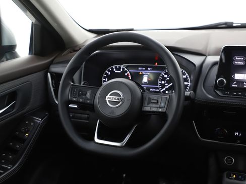 Used 2021 Nissan Rogue SV image 14