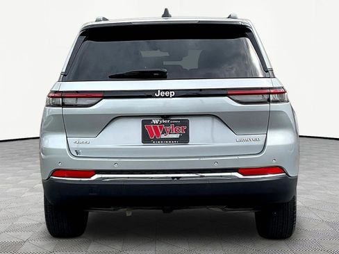 Used 2025 Jeep Grand Cherokee Limited AWD/4WD image 5
