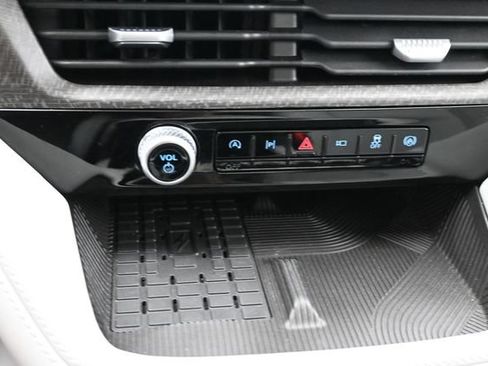 Certified 2025 Ford Explorer Platinum w/ Ultimate Package AWD/4WD image 18