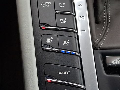 Certified 2021 Porsche Macan Turbo AWD/4WD image 27