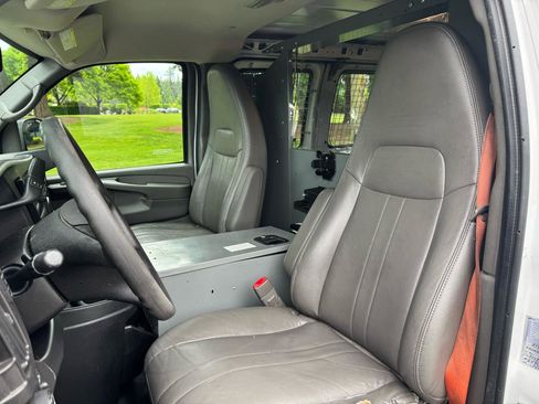 Used 2013 Chevrolet Express 2500 RWD image 10