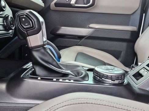 Used 2022 Ford Bronco Wildtrak image 12