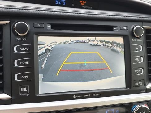 Used 2018 Toyota Highlander Limited FWD image 21