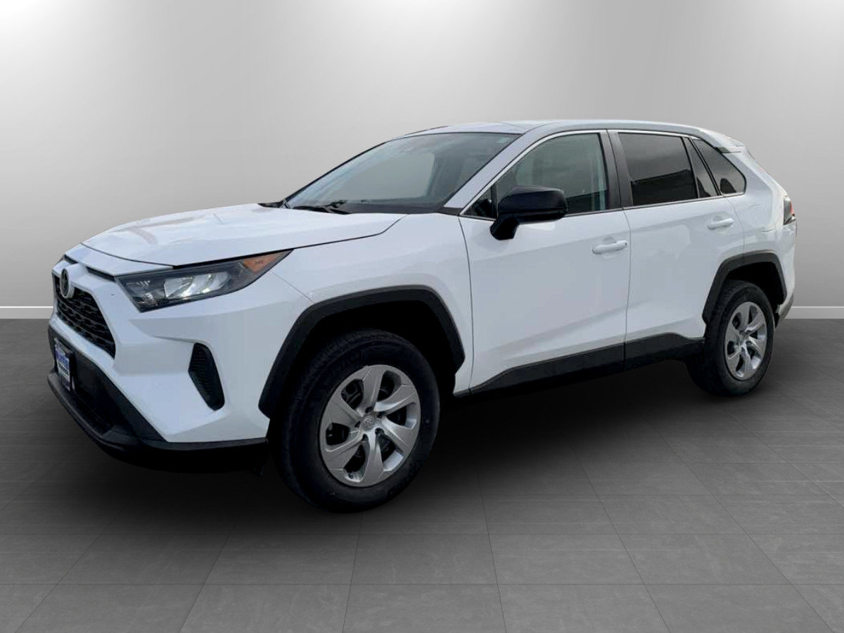 Used 2022 Toyota RAV4 LE AWD/4WD image 3