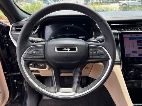 Used 2023 Jeep Grand Cherokee L Limited RWD image 18