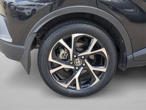 Used 2021 Toyota C-HR XLE image 20
