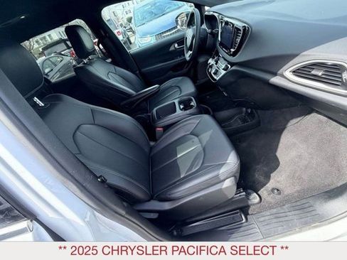 Certified 2025 Chrysler Pacifica Select image 9