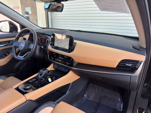 Used 2023 Nissan Rogue Platinum w/ Platinum Premium Package AWD/4WD image 13