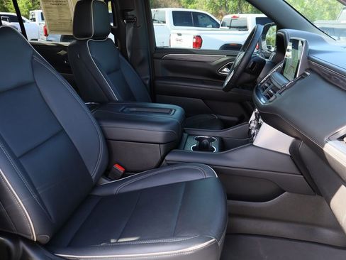 Used 2023 GMC Yukon XL SLT w/ SLT Premium Package image 32