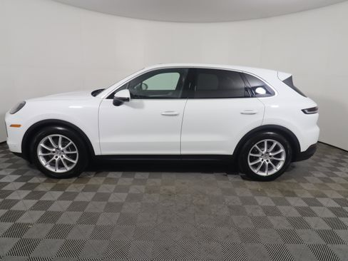 Used 2025 Porsche Cayenne image 2