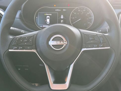 Used 2025 Nissan Versa SV image 27