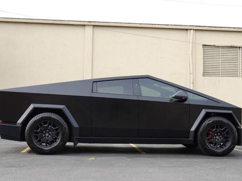 Used 2024 Tesla Cybertruck AWD Crew Cab image 60
