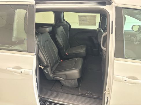 New 2026 Chrysler Voyager LX image 16