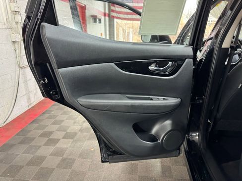 Used 2021 Nissan Rogue Sport SV image 10