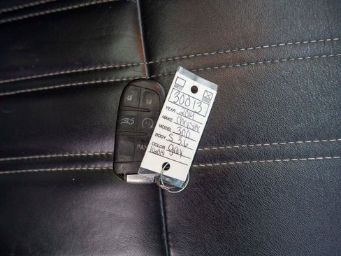 Used 2014 Chrysler 300 S RWD image 29