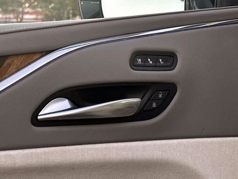 Used 2024 Cadillac Escalade Premium Luxury Platinum image 18