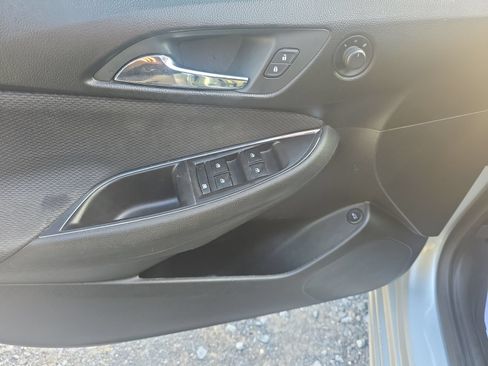 Used 2018 Chevrolet Cruze LT w/ Convenience Package FWD image 16