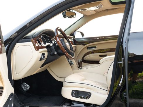Used 2014 Bentley Mulsanne RWD image 70