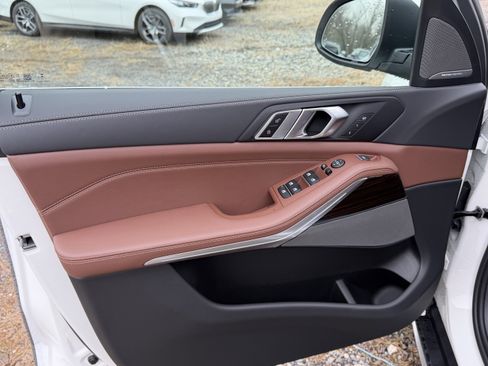 New 2026 BMW X5 xDrive40i w/ Premium Package image 8