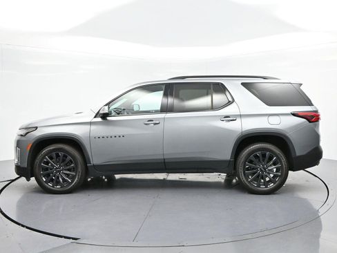 Used 2023 Chevrolet Traverse RS FWD image 3