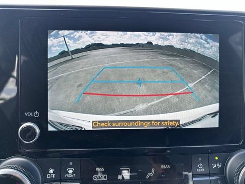 Used 2023 Toyota Highlander L FWD image 24
