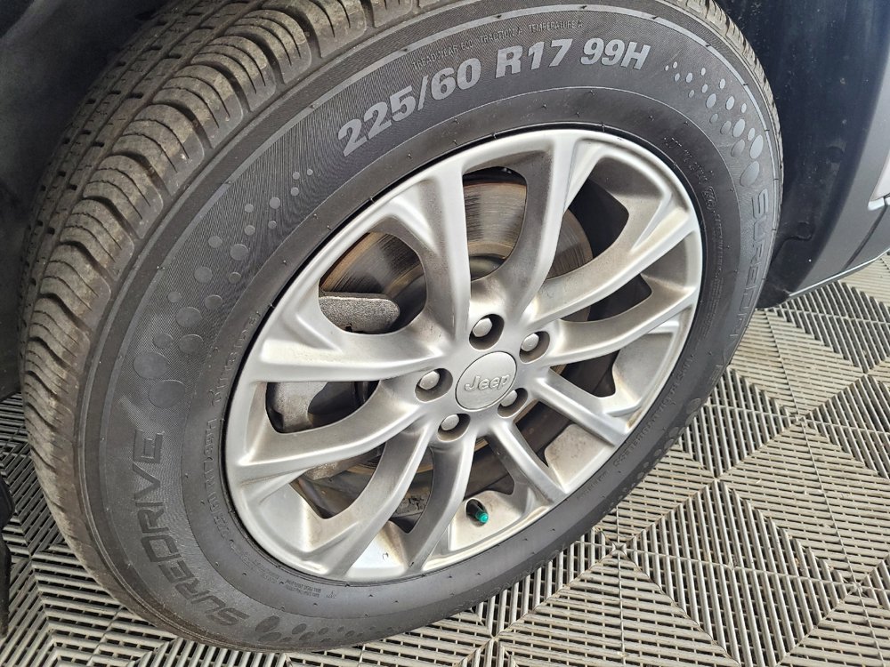 Used 2021 Jeep Cherokee Latitude Plus FWD image 31