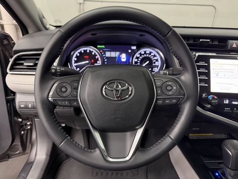 Used 2020 Toyota Camry XLE image 24