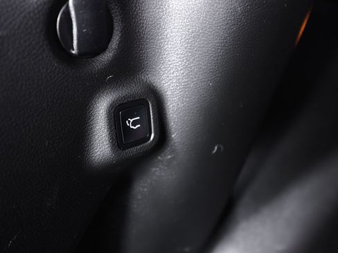 Used 2024 Jeep Compass Latitude w/ Sun and Sound Group AWD/4WD image 15