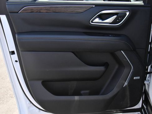 Used 2022 Chevrolet Suburban Premier RWD image 38