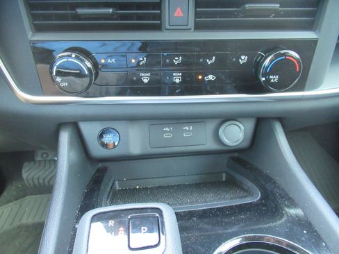 Used 2026 Nissan Rogue S FWD image 27