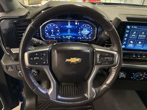 Used 2022 Chevrolet Silverado 1500 LT AWD/4WD image 12