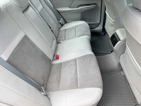 Used 2012 Toyota Camry XLE w/ Leather Pkg FWD image 20