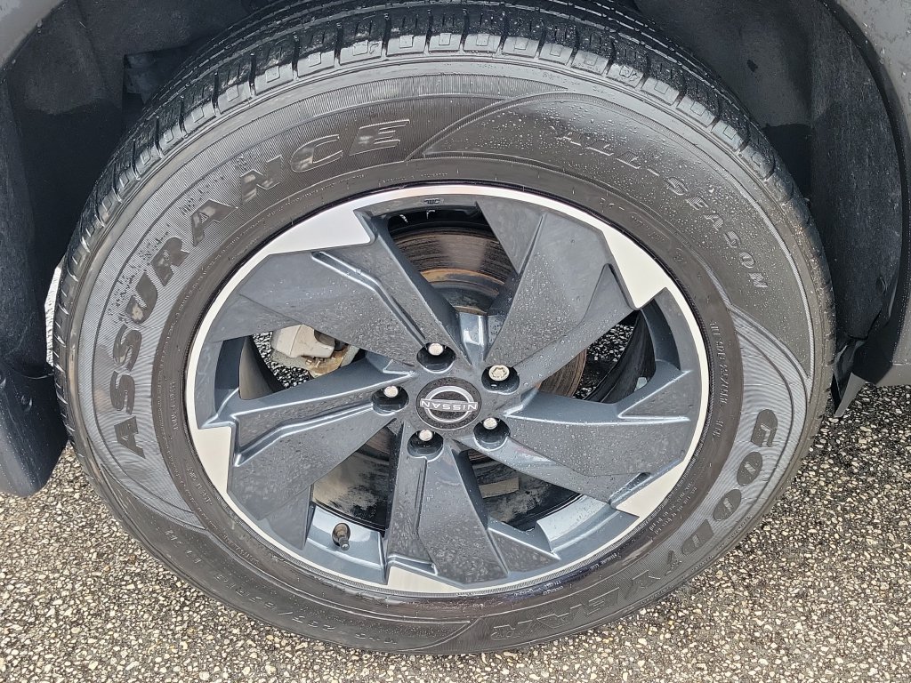 Used 2024 Nissan Rogue SV FWD image 5