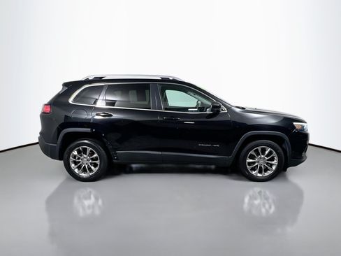 Used 2019 Jeep Cherokee Latitude Plus w/ Comfort/Convenience Group FWD image 3