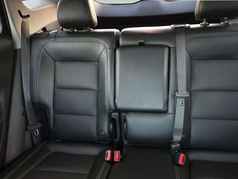 Used 2022 GMC Terrain SLT image 13