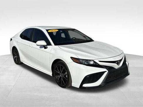 Used 2021 Toyota Camry SE image 8