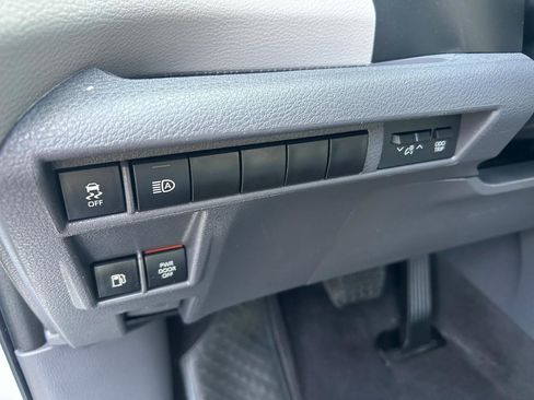 Used 2023 Toyota Sienna XLE AWD/4WD image 10