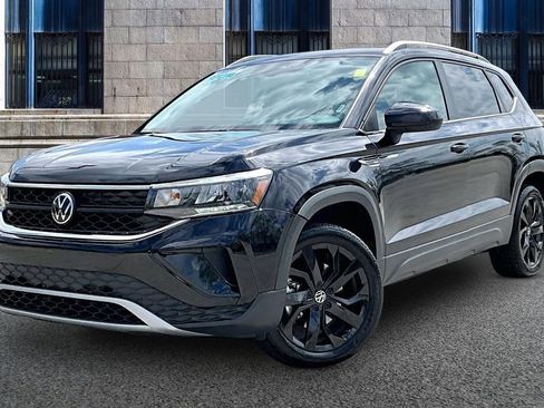 Used 2024 Volkswagen Taos SE image 2