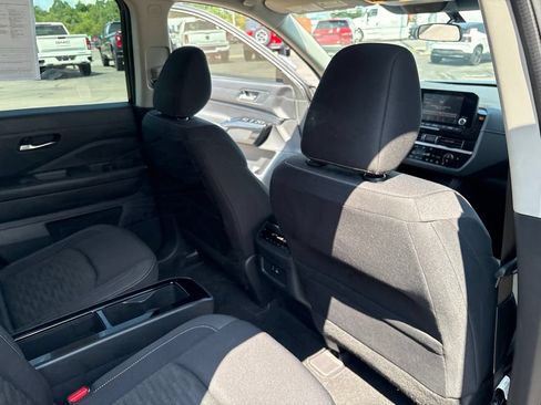 Used 2022 Nissan Pathfinder SV w/ SV Premium Package AWD/4WD image 34